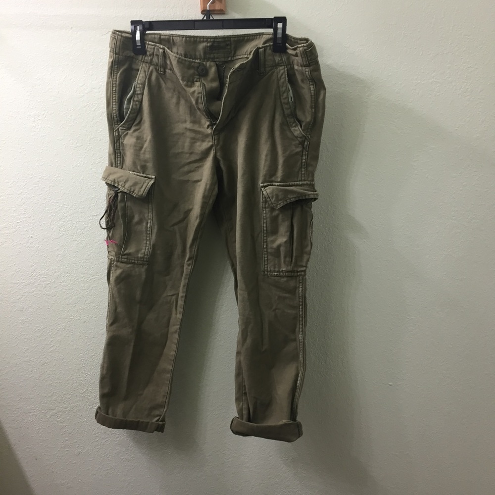 Size 4 AE cargo Capri pants